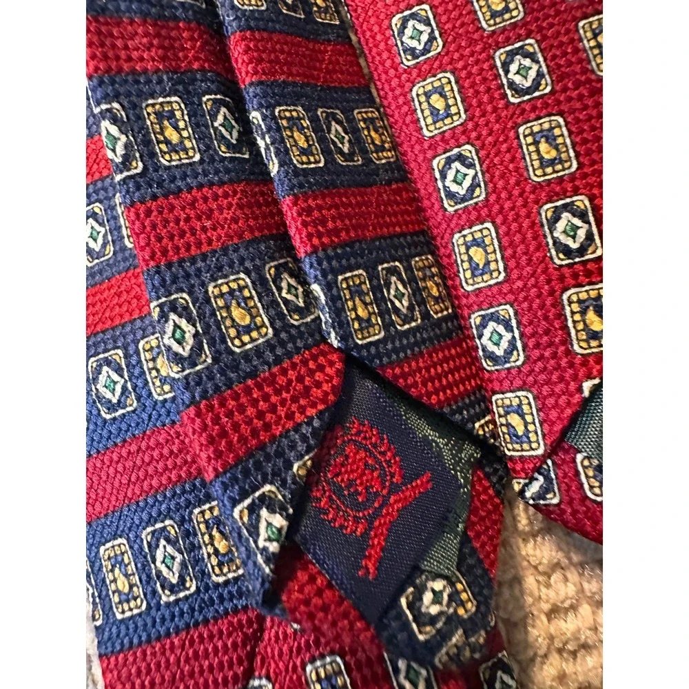 Tommy Hilfiger Mens Silk Tie Red Foulard Geometric Crest Pattern Academia Preppy
